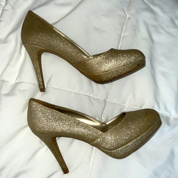 Fioni Gold Metallic Heel - Picture 1 of 4